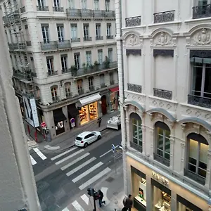 lyon-centre-ville.hotels-rhonealpes.com/