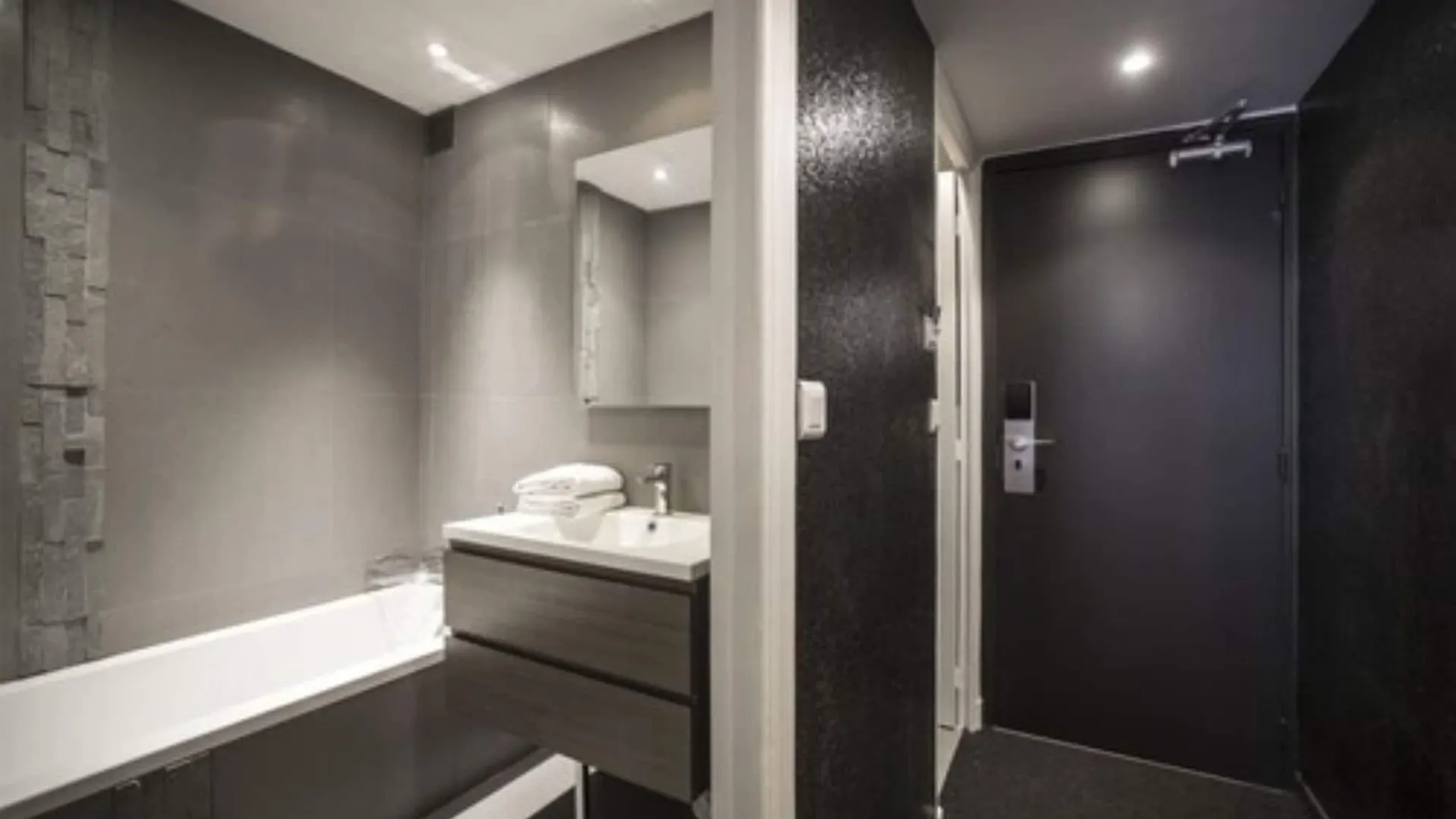 ***  Hotel Schtak Cannes France